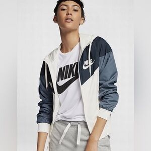 Nike Windrunner Water-Repellent Lightweight Hooded Running Windbreaker Jacket
